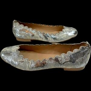 Pristine 𝗗𝗞𝗡𝗬 Women's Glitter Embellished Silver Rich Scalloped Edge Flats!